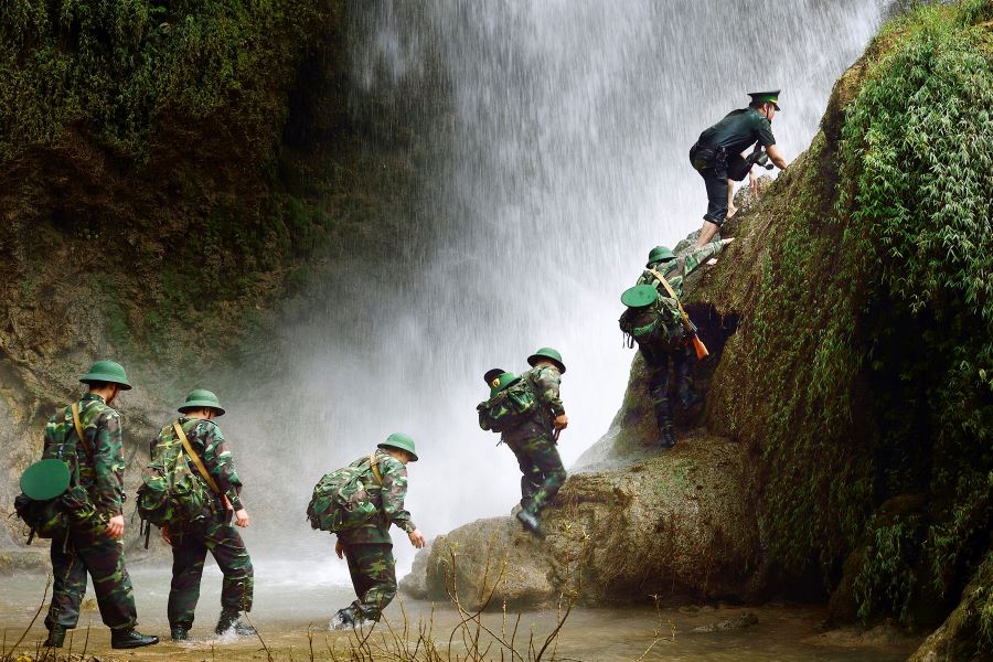 Những hình ảnh, tài liệu đặc sắc về “Quân đội anh hùng của một dân tộc anh hùng” - ảnh 3