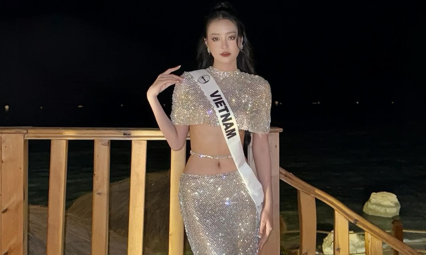 Bùi Khánh Linh catwalk ở hậu trường Miss Intercontinental