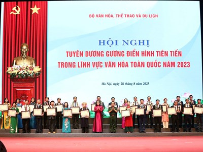 Phát hiện, bồi dưỡng, tổng kết và nhân rộng điển hình tiên tiến