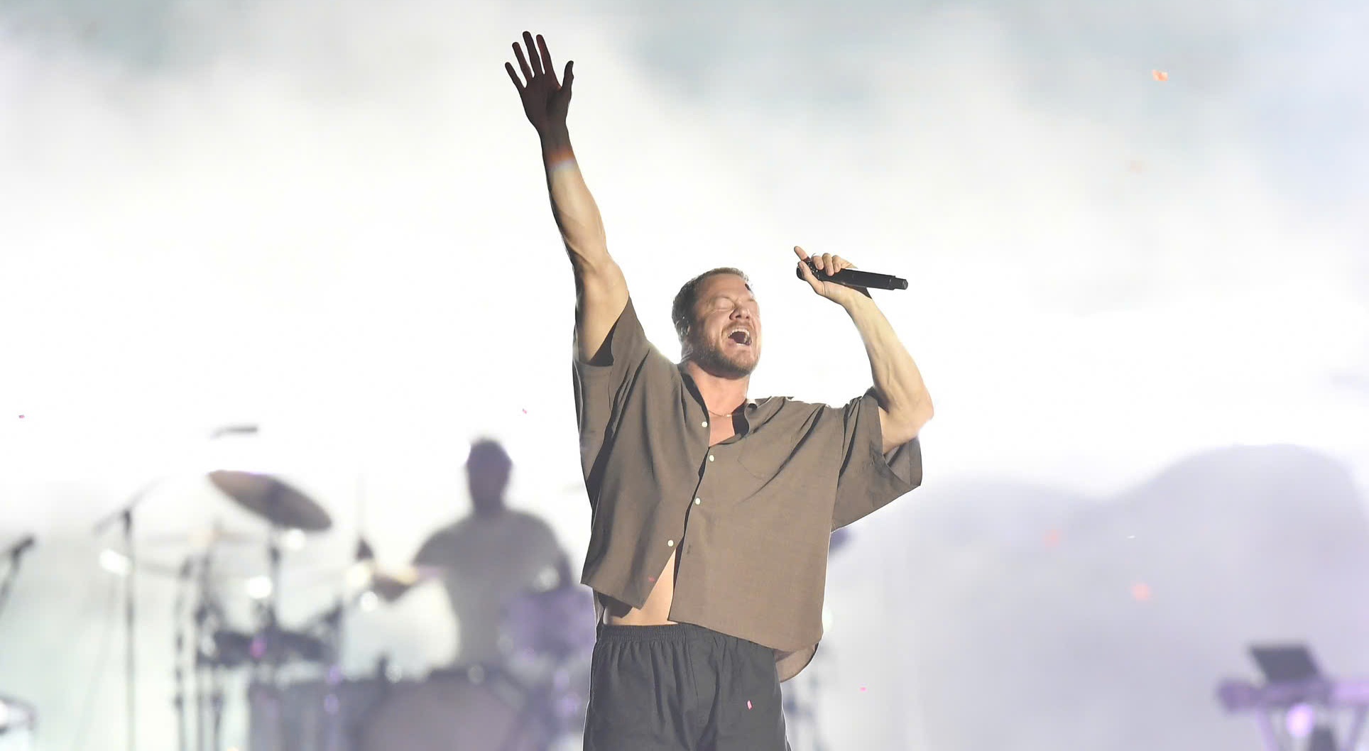 Imagine Dragons trình diễn 'Fire in these hills'