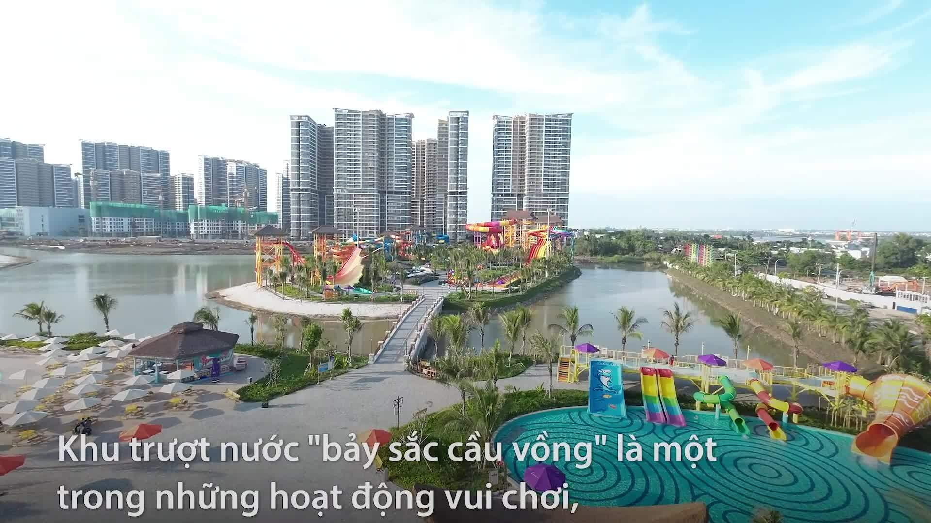 Khu trượt nước '7 sắc cầu vồng'