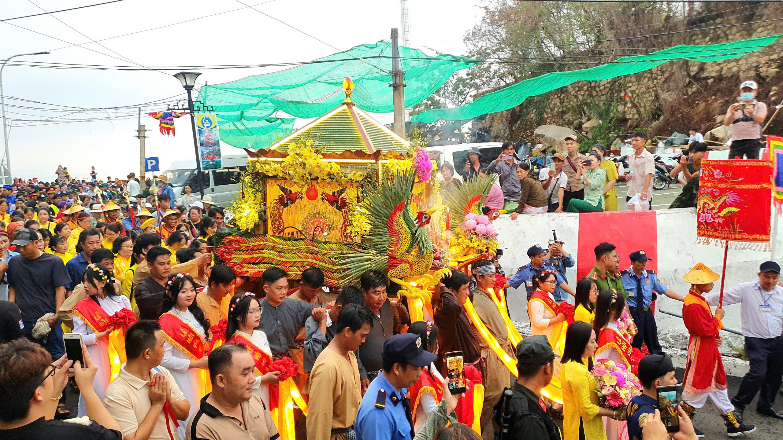 thuc_hien_di_kieu_ba_tu_dinh_nui_sam_xuong_nui_vkid Niềm tự hào với những giá trị trường tồn - ảnh 1
